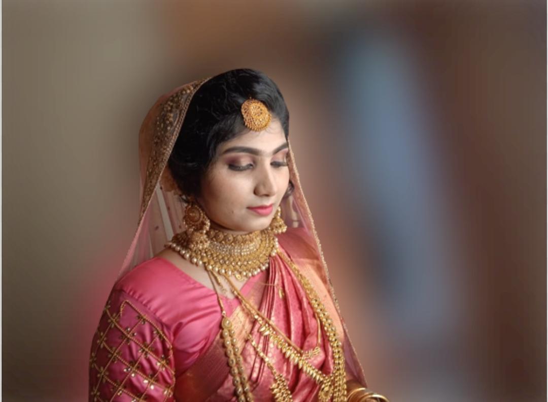 LADY ZONE BEAUTY PARLOUR AND BRIDAL STUDIO KOPPAM
