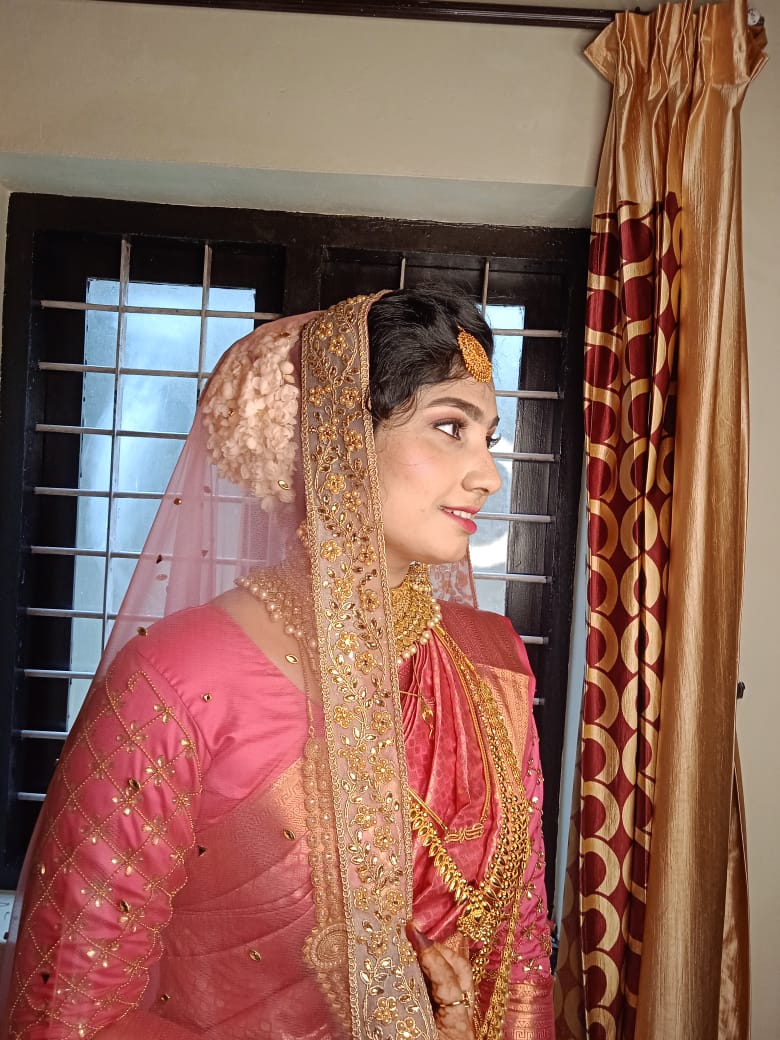 LADY ZONE BEAUTY PARLOUR AND BRIDAL STUDIO KOPPAM